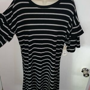 Francesca’s black/white stripe size large